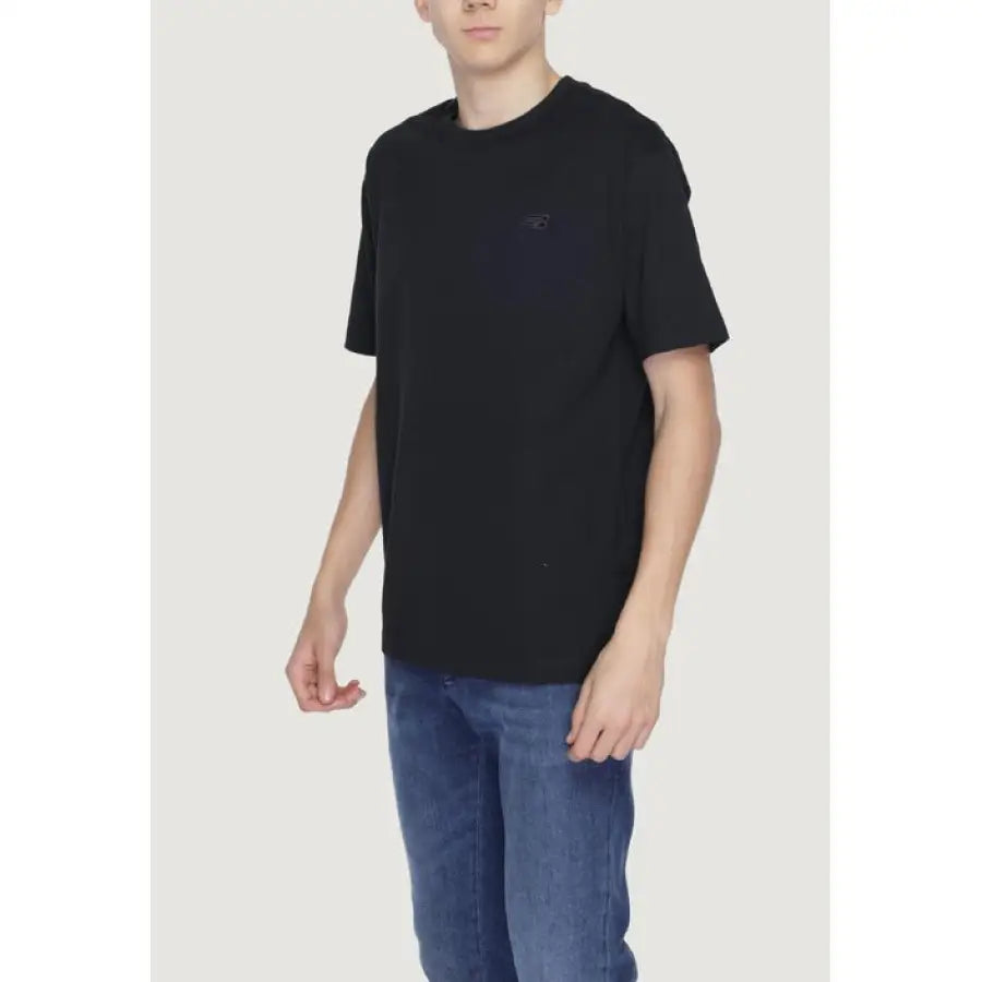 
                      
                        Men t-shirt by Balance Men in urban style, featuring The North Face logo in black
                      
                    