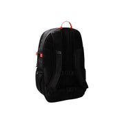Schwarzer The North Face Herrenrucksack mit grauen Nylontaschen und orangefarbenen Akzenten top Griff und seitliche Schnalle