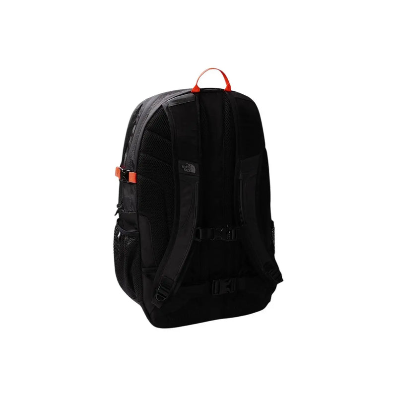 Schwarzer The North Face Herrenrucksack mit grauen Nylontaschen und orangefarbenen Akzenten top Griff und seitliche Schnalle