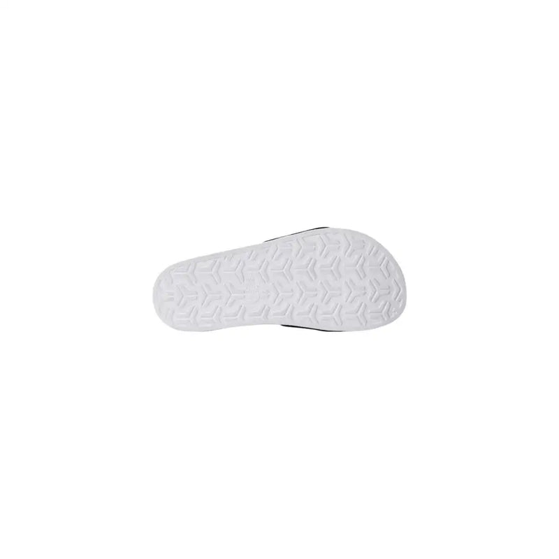 Die North Face Herren-Slipper mit weißem Logoprint verfügen über eine weiße Gummisohle mit geometrischem Profil und schwarzem Besatz.
