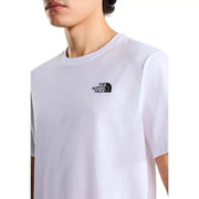 The North Face Herren t-shirt Das weiße Modell verfügt über ein schwarzes Logo auf der linken Brustseite und eignet sich ideal für Freizeitkleidung.
