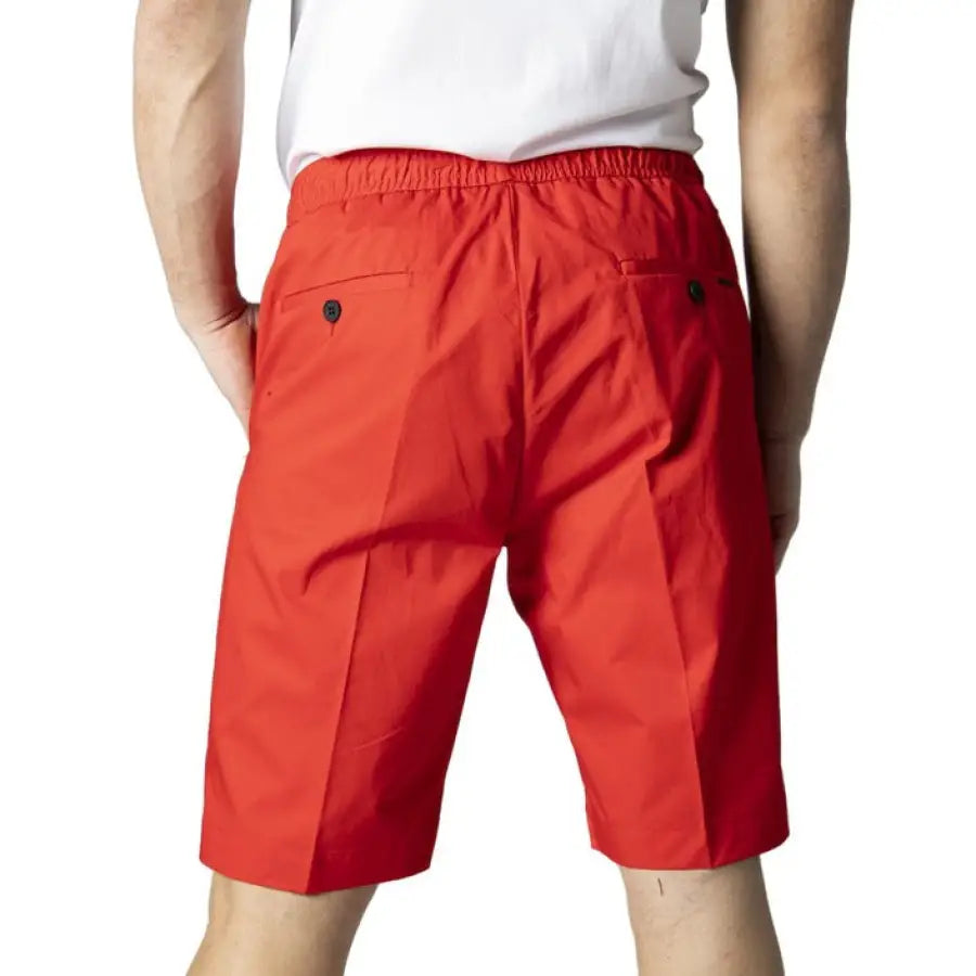 Antony Morato men’s shorts in fashionable urban style clothing look