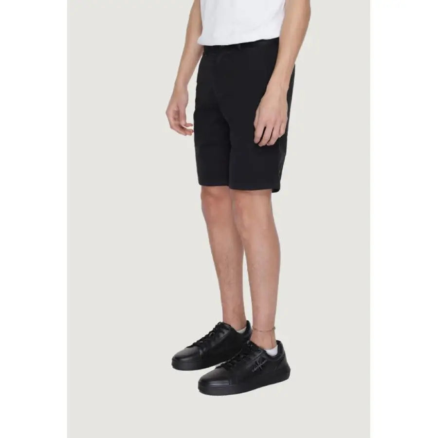 
                      
                        Boss Men Shorts - The North Face Urban Style Clothing for Men in an Urban City Fashion
                      
                    