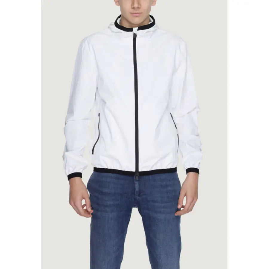 
                      
                        Suns Men Jacket in white, showcasing urban style clothing for the modern man
                      
                    
