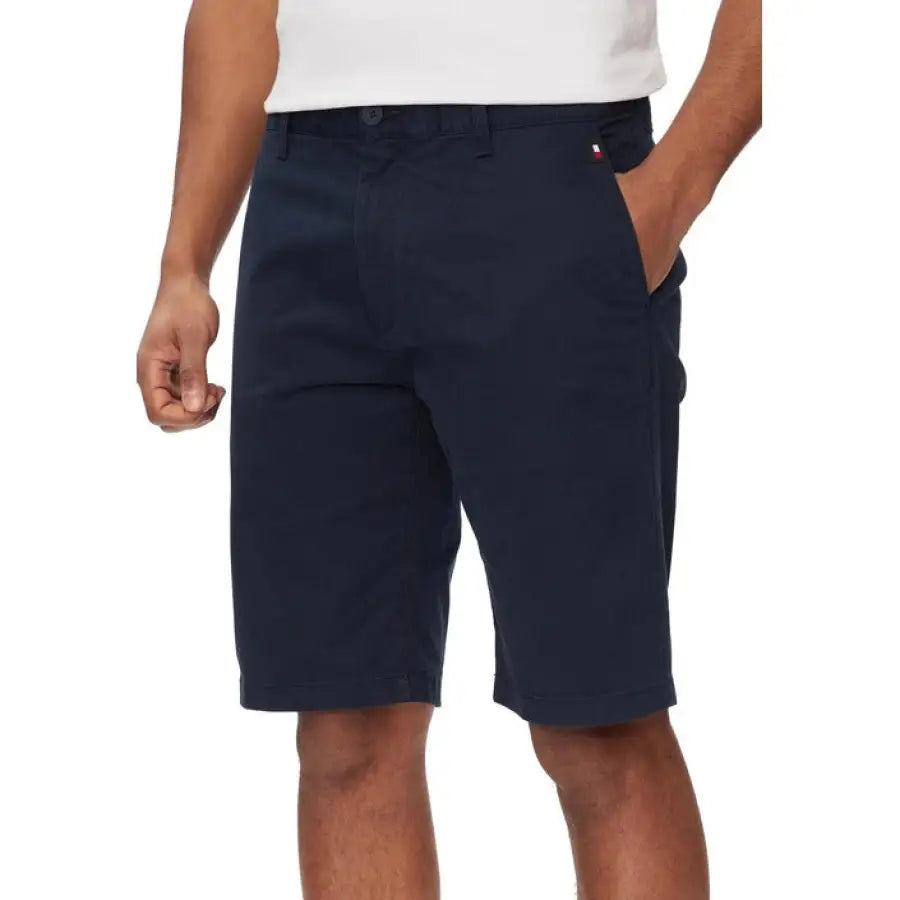 
                      
                        Tommy Hilfiger Jeans Men Shorts in stylish design, showcasing The North Face quality
                      
                    