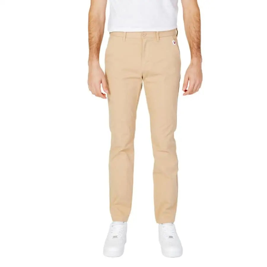 Tommy Hilfiger Jeans men’s trousers featuring North Face straight fit chinos.