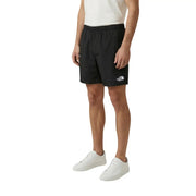 Schwarze Herrenshorts von The North Face mit weißem Logo am linken Bein, Vorderansicht