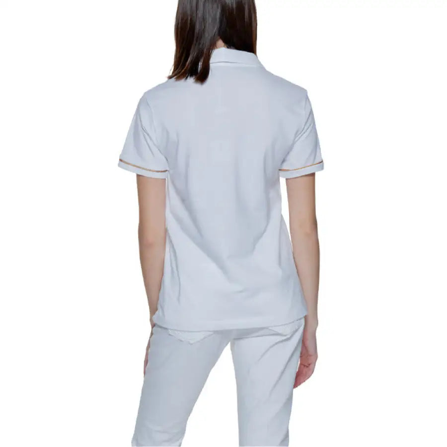 
                      
                        Alviero Martini Prima Classe Women’s Short Sleeve Polo Shirt on Display
                      
                    