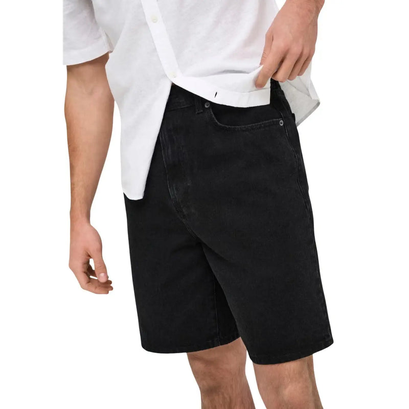 Only Schwarze Jeansshorts für Damen mit Fünf-Taschen-Design und silberfarbenen Beschlägen, Vorderansicht