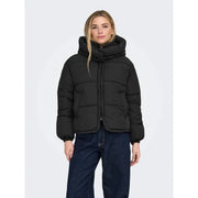 Only Schwarze Steppjacke für Damen mit Kapuze und Steppdesign, Vorderansicht