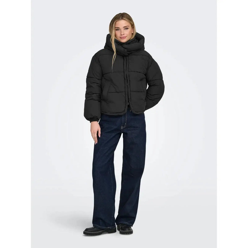Only Schwarze Steppjacke für Damen mit Kapuze, Vorderansicht