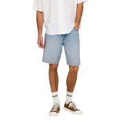 Only Kurze Jeansshorts für Damen in heller Waschung mit verwaschenem Finish und Standardnähten, Vorderansicht