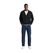Only Herren-Cardigan „Tune“ von Sons aus schwarzem Strickmaterial mit gerippten Bündchen und Kragen, getragen vom Model (Vorderansicht).