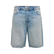 Only Sons Denim-Shorts für Herren in heller Waschung mit Used-Look-Details und Fünf-Taschen-Design, Vorderansicht