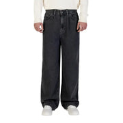 Only und Söhne Herren-Jeans aus schwarzer Baumwolle mit weitem Bein und klassischem Fünf-Taschen-Design, von vorne betrachtet