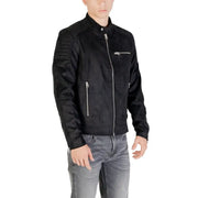 Only Schwarze Herren-Motorradjacke von and Sons aus Kunstleder mit silbernen Reißverschlüssen und gerippten Schulterpartien in Wildlederoptik.