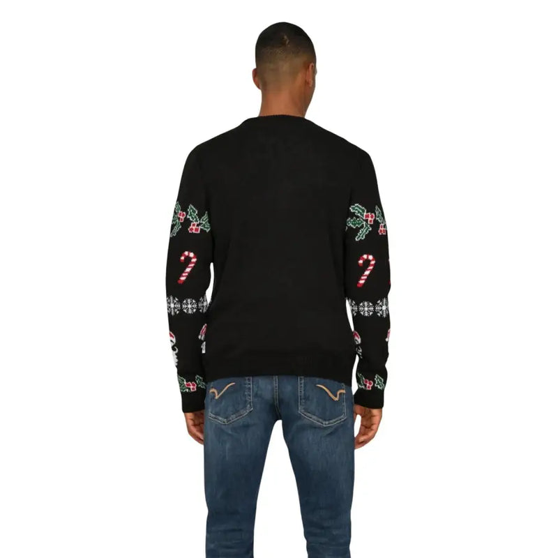 Only schwarzer Acrylpullover für Herren von and sons mit Rundhalsausschnitt und festlichen roten und grünen Zuckerstangen-, Stechpalmen- und Schneeflockenmustern.