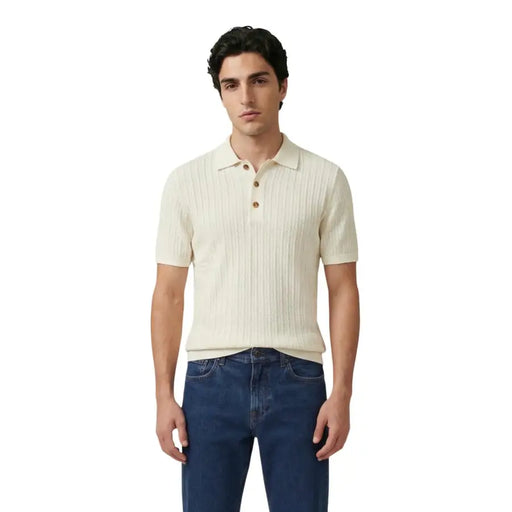 Only & Söhne Herren-Polohemd aus weißer Baumwolle, kurzärmelig, cremefarben gerippt, mit braunen Knöpfen und kurzen Ärmeln