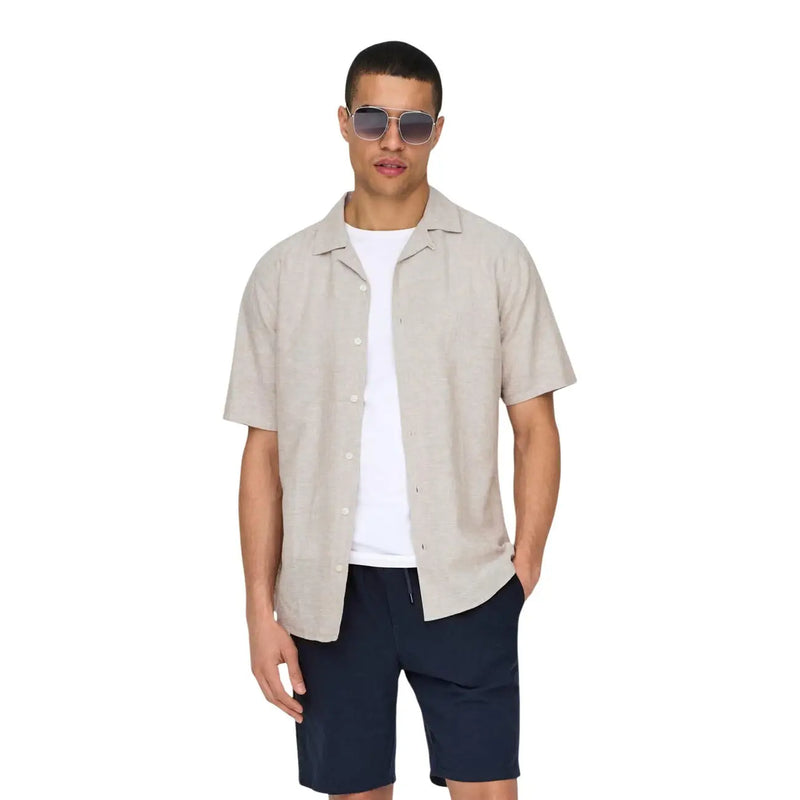 Beiges Herren-Kurzarmhemd aus Leinenmischung für den Resort-Stil von Only And Sons mit geknöpftem Kragen und dezenter Struktur