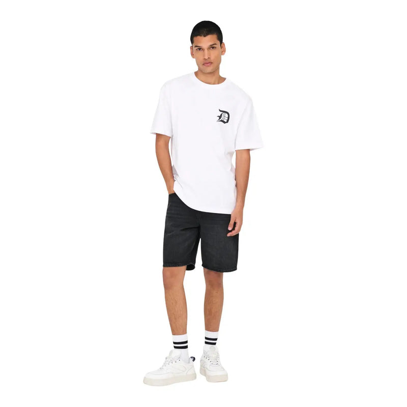Only & sons Weiße Herrenshorts mit schwarzem, stilisiertem D-Logo auf der linken Brust, Vorderansicht