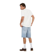 Only Sons Shorts Fade für Herren aus hellblauem Denim mit umgeschlagenem Saum, getragen von einem Model