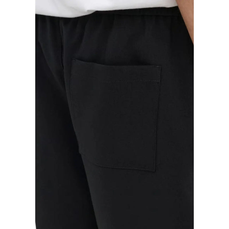 Only & Sons ONSWILL Herrenshorts in Schwarz mit einer einzelnen Vordertasche, Vorderansicht