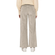 Only Beigefarbene Damen-Cordhose aus Baumwolle mit weitem Bein, lockerer Passform und klassischen Gesäßtaschen, von der Rückseite gesehen