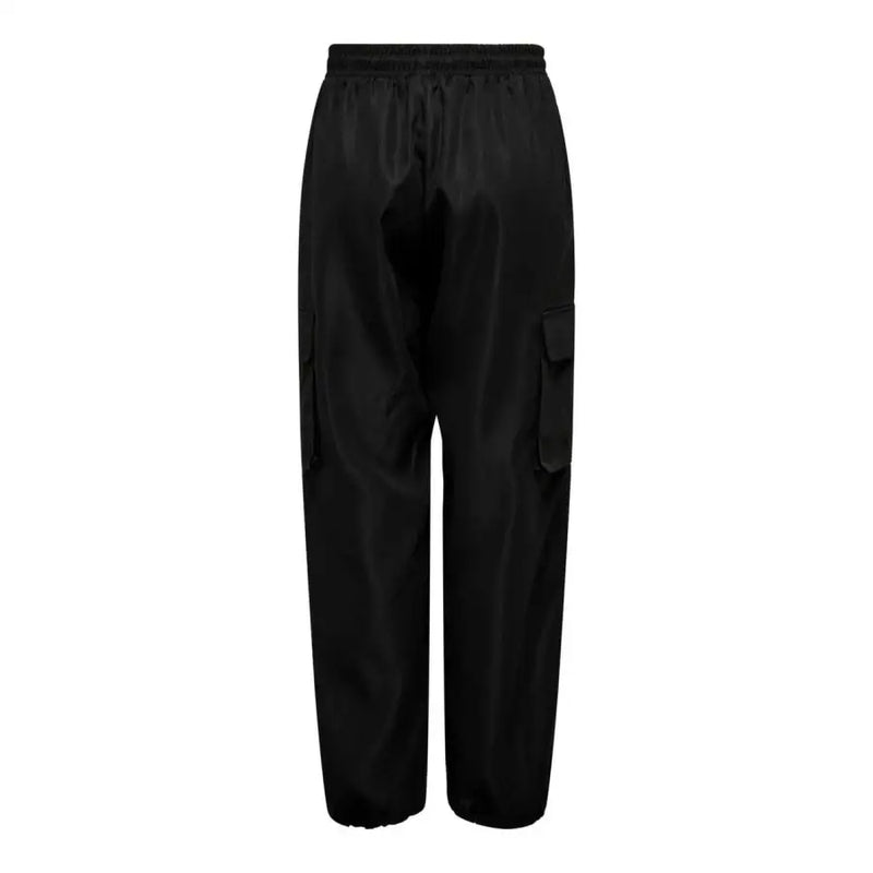 Only Schwarze Damen-Cargohose aus Baumwollmischgewebe mit Satin, elastischem Bund und Seitentaschen