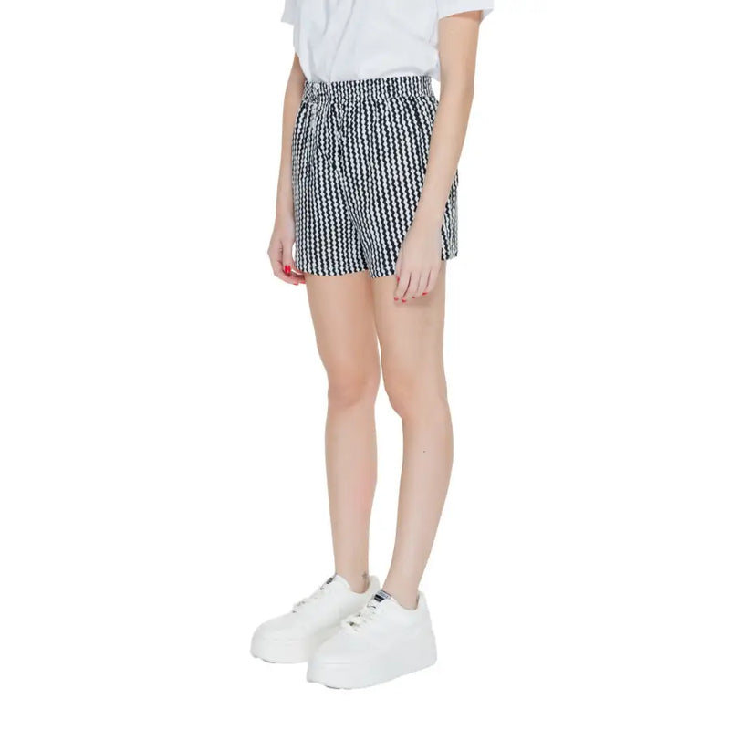 Only Women black geometric viscose spring summer shorts featuring black and white houndstooth pattern and elastic waistband