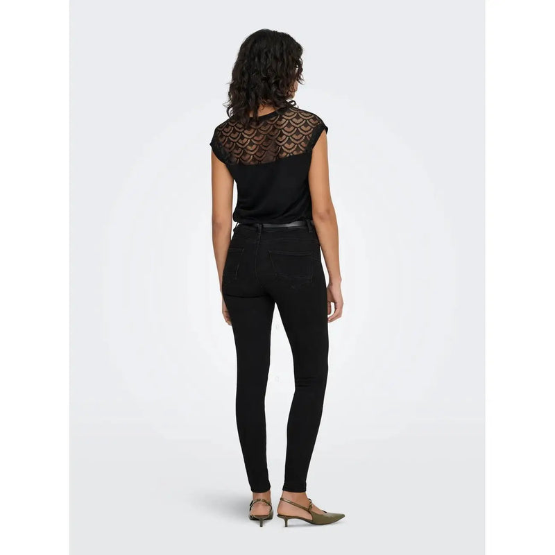 Schwarze Spitze top mit Muschelmuster und kurzen Ärmeln, kombiniert mit only Schwarze Jeans aus Bio-Baumwolle für Damen