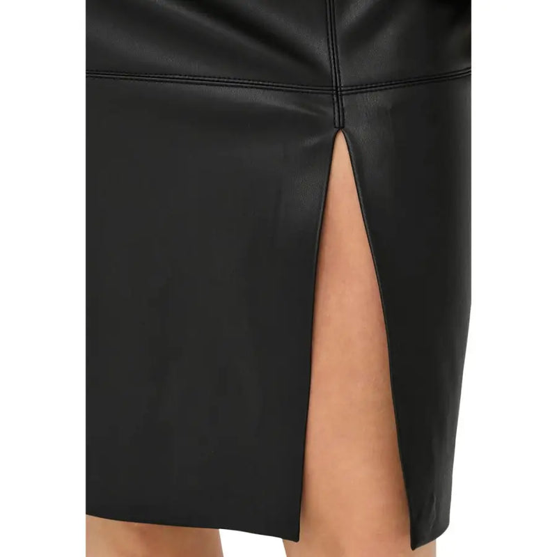 Only women black polyester faux leather skirt with side slit suitable for fall and winter wear