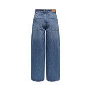 Mittelblaue Baumwoll-Denim-Jeans mit weitem Bein und klassischen Gesäßtaschen, von hinten gezeigt von only Frauen