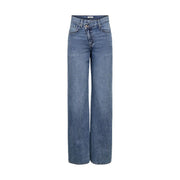 Only Damenjeans aus blauer Bio-Baumwolle mit hohem Bund, weitem Bein und mittelblauer Waschung sowie Knopfverschluss.