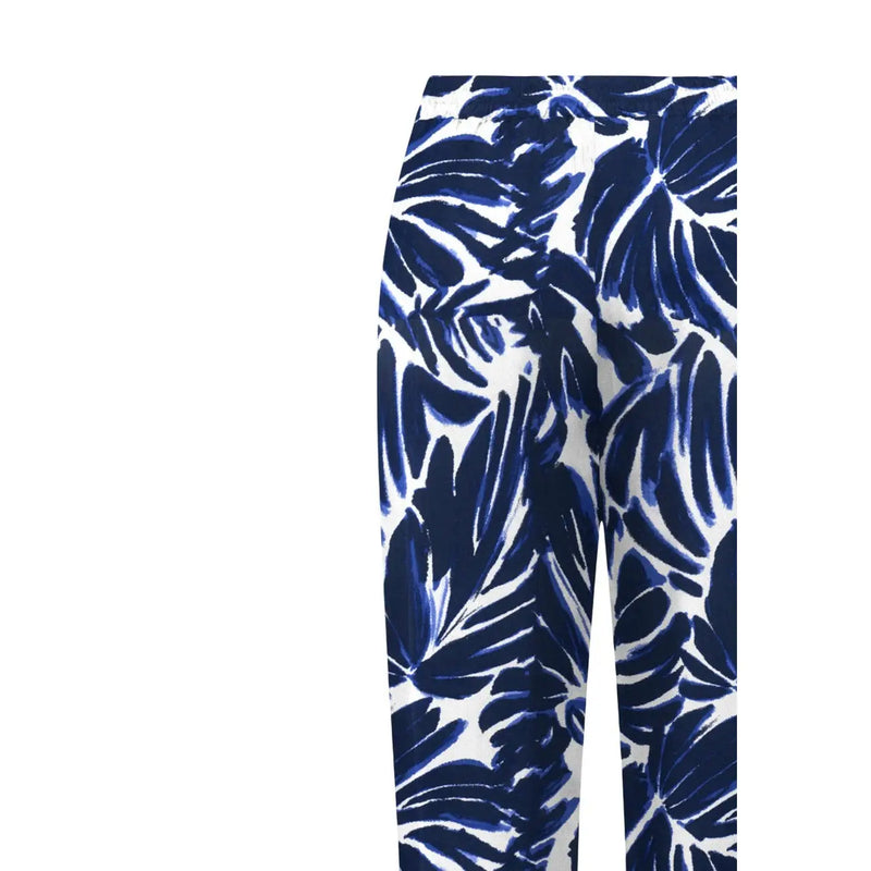 Weiße Palazzo-Hose aus Viskose für Damen mit einem auffälligen marineblauen tropischen Blattmuster von Only