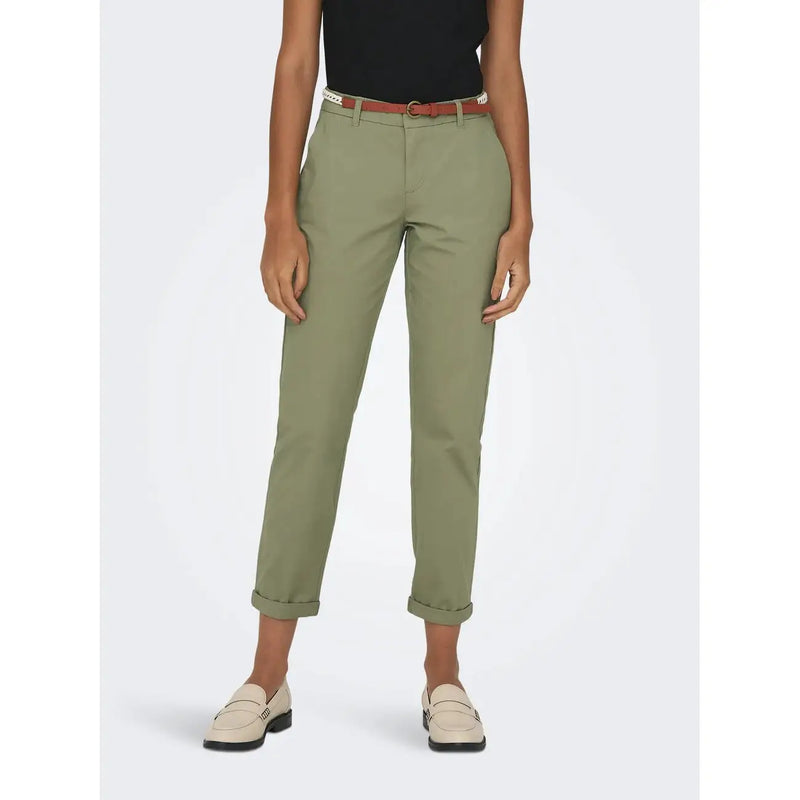 Olivgrüne, schmal geschnittene Chino-Hose aus Baumwolle mit umgeschlagenen Säumen und passendem Gürtel von Only Damenkollektion