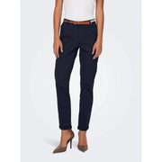 Marineblaue, taillierte Baumwollhose mit umgeschlagenen Säumen und braunem Gürtel, schmal geschnittenes Design für Damen von Only