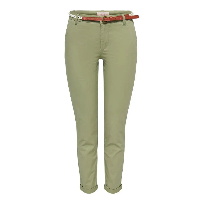 Olivgrüne, schmal geschnittene Chino-Hose aus Baumwolle für Damen mit umgeschlagenen Säumen und braunem Ledergürtel only Frauen 15218519