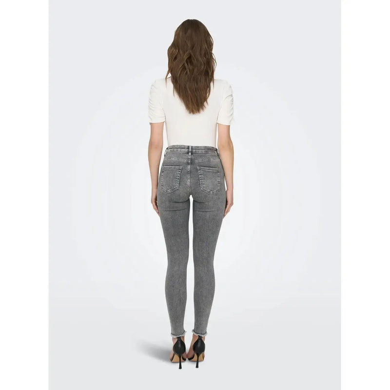 Only Graue Damen-Jeans aus Stretch-Baumwolle, hochgeschnitten, schmal geschnitten und mit ausgefransten Säumen