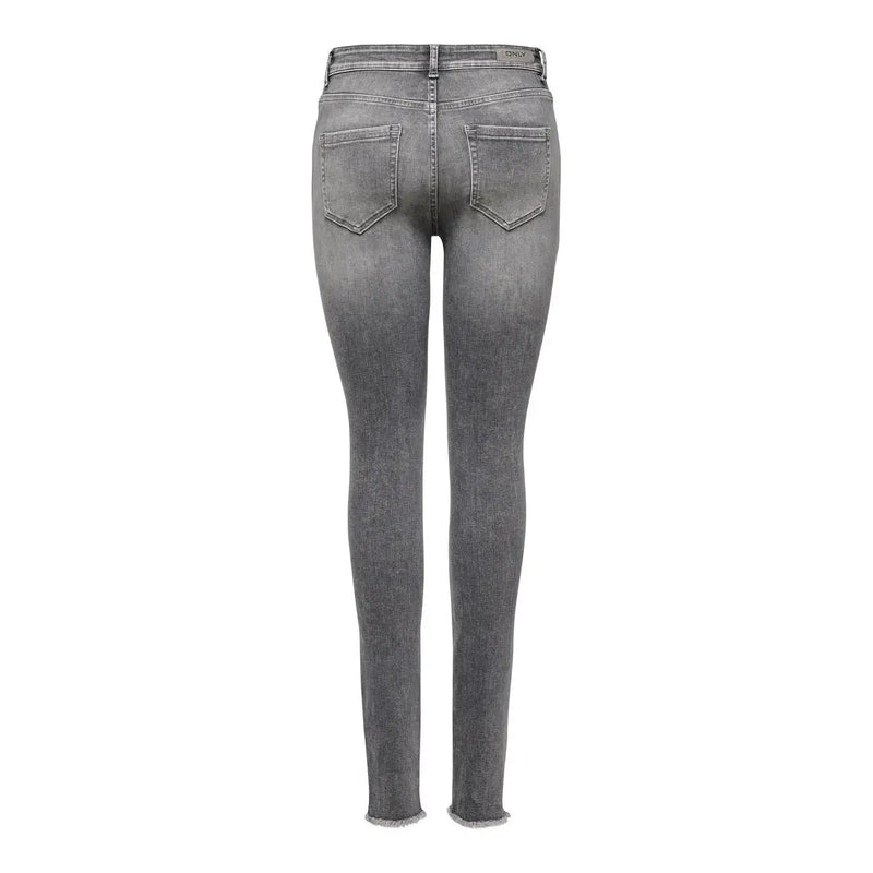 Only Graue Damen-Jeans aus Stretch-Baumwolle, von hinten gesehen, schmal geschnitten, verwaschene Farbe, ausgefranster Saum und klassische Taschen.