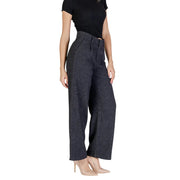 Dunkelgraue, weit geschnittene Wollmischhose mit dezentem Strukturmuster von Only Damen Herbst-Winter-Kollektion