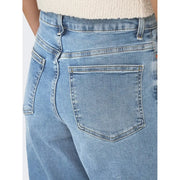 Only Damen-Jeans aus hellblauer Bio-Baumwolle, Rückseite mit klassischem Taschendesign und dezenter Waschung.