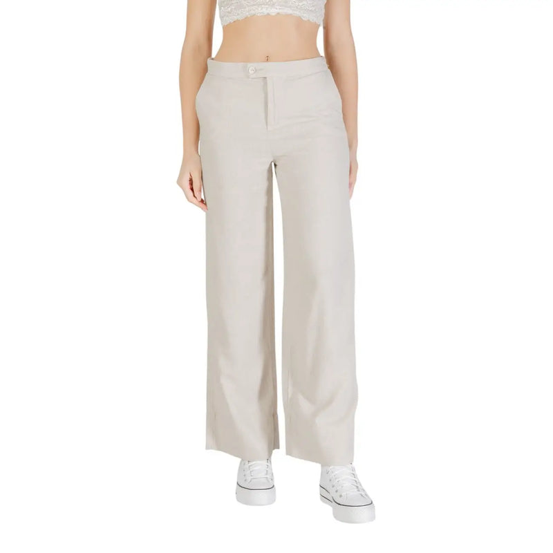 Only Beige Damenhose aus Leinenmischgewebe mit weitem Bein, elegantem, geradem Schnitt und einem einzelnen Knopf vorne.