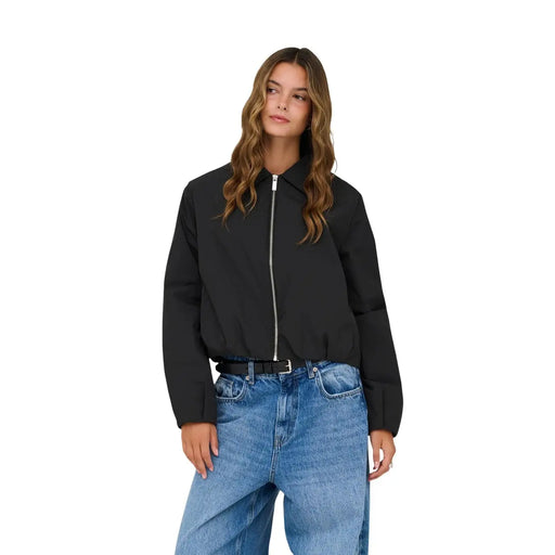 Schwarz only Damenblazer aus Polyester mit Rundhalsausschnitt, silbernem Reißverschluss und dezenten Ziernähten im Bomberjacken-Stil