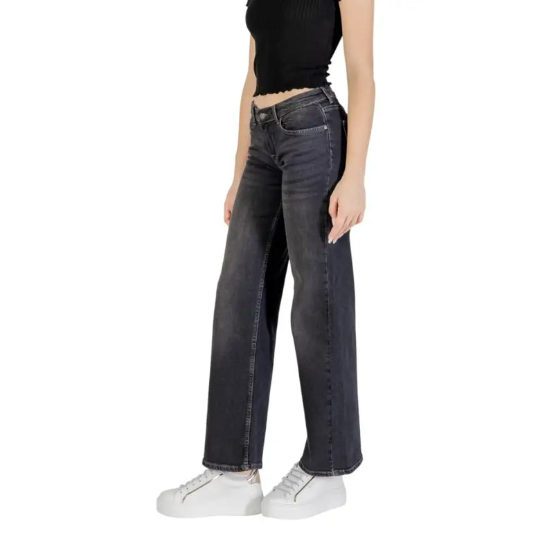 Dark-wash only women spring summer black cotton elastane jeans with straight-leg cut and visible stitching details