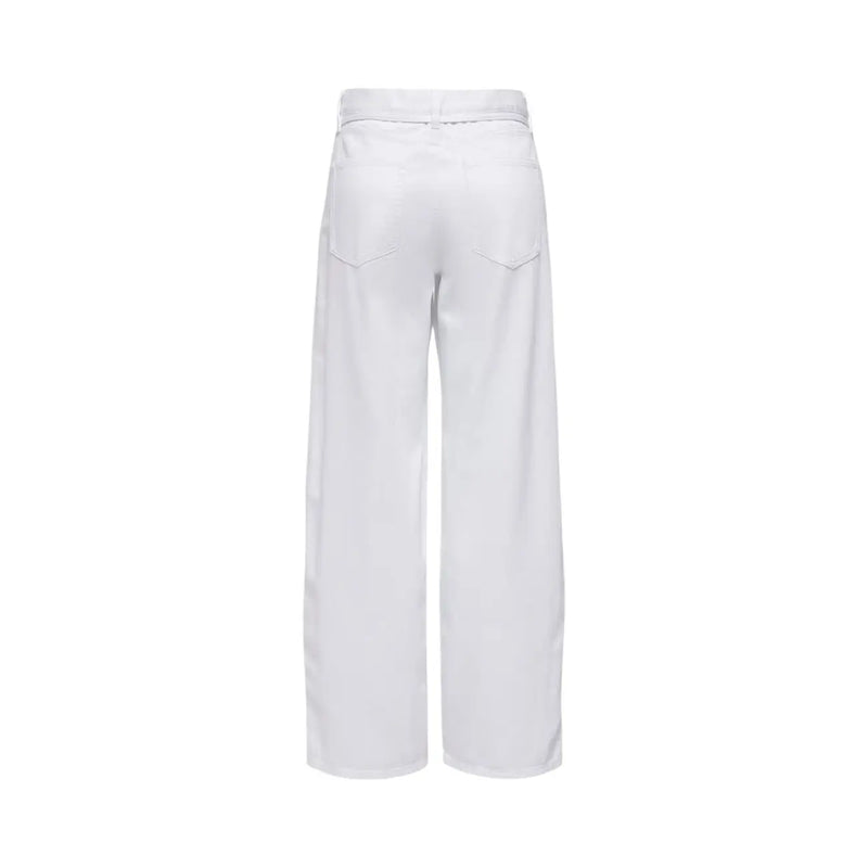Only Weiße Damen-Jeans aus Baumwoll-Denim mit geradem Bein, minimalistischem Design und dezenten Ziernähten.