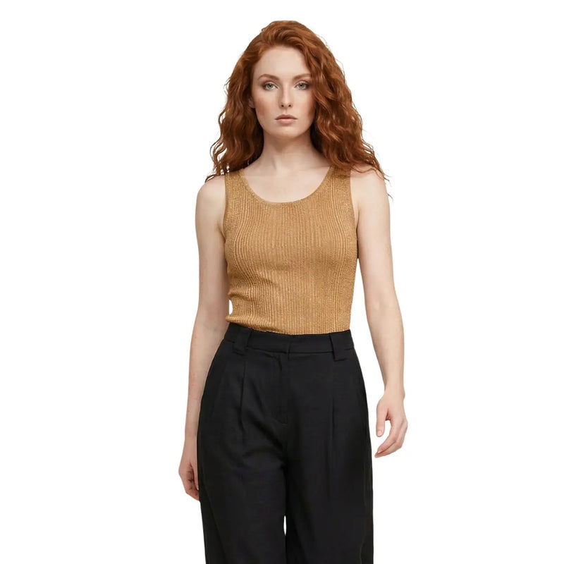 Ein geripptes, senfgelbes, ärmelloses Viskose-Tanktop top mit rundem Halsausschnitt Only Frauen in Kamelfarbe