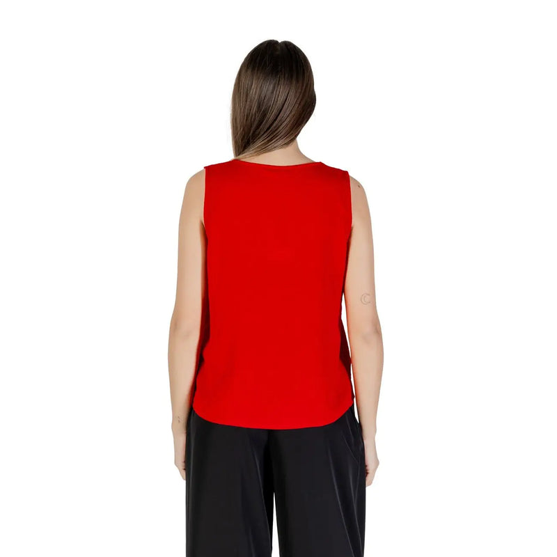 Ein leuchtend rotes, ärmelloses Tanktop aus Polyester top für Frauen mit AV-Ausschnitt und glatter, figurbetonter Silhouette