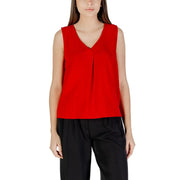 Ein leuchtendes Rot only Frauenpanzer top Ärmelloses Design mit V-Ausschnitt und dezenter Faltenlegung vorne, gefertigt aus Polyester