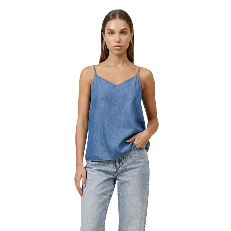 Blaues Tanktop aus Denim und Baumwolle top mit Spaghettiträgern und V-Ausschnitt von Only Frauen von vorne gezeigt