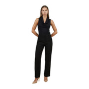 Schwarzer, ärmelloser Jumpsuit aus Viskose mit Wasserfallausschnitt, taillierter Hose und elegantem, modernem Design für Damen.